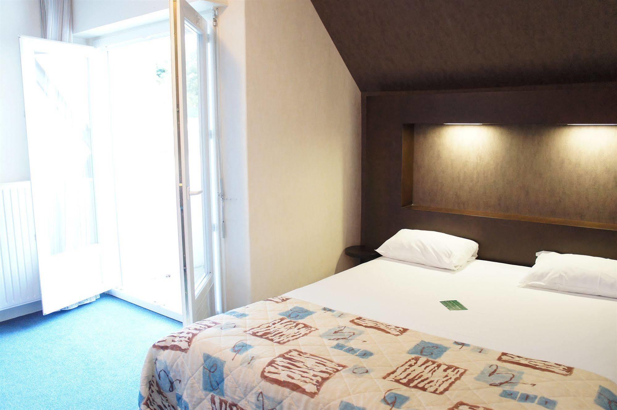 Hotel Logis Golfe 3*